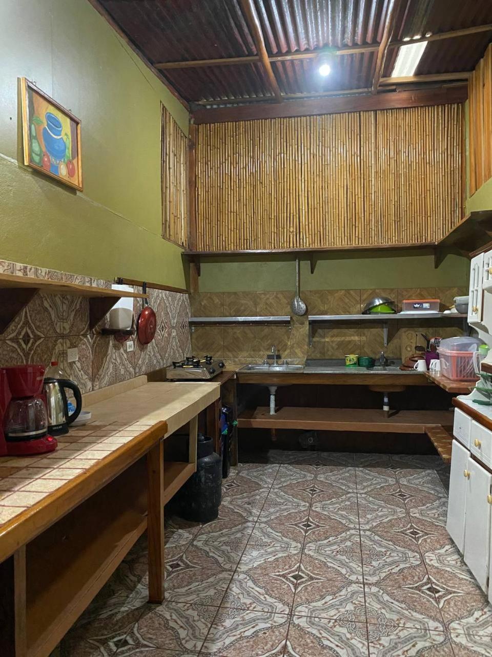 Mauras Tropical Mini Hostel & Tours 파케라 외부 사진